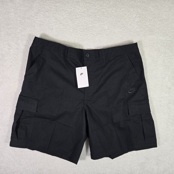 $80 Nike Club Men's 38 Standard Fit Woven Black Cargo Shorts FN3517-010 - Picture 1 of 8